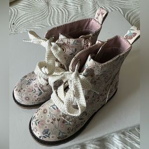 Giovanna Zip-Up floral combat boots- Size 8- Cat&Jack